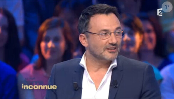 Frédéric Lopez dans Retour en terre inconnue sur France 2, le mardi 9 juin 2015.