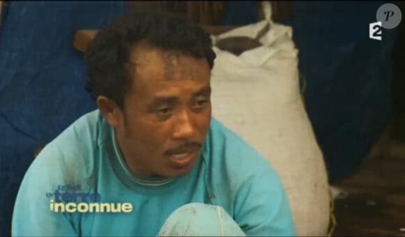 L'Indonésien Endong dans Retour en terre inconnue sur France 2, le mardi 9 juin 2015.
