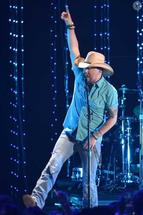 Jason Aldean - Cérémonie des Country Music Television Awards au Bridgestone Arena de Nashville, Tennessee, le 10 juin 2015.