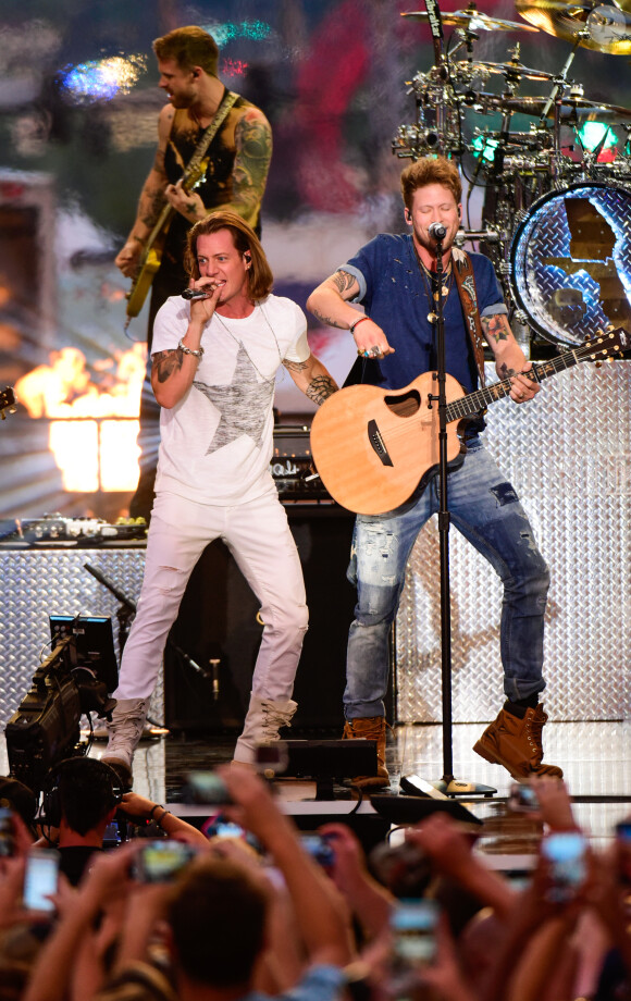 Tyler Hubbard et Brian Kelley de Florida Georgia Line  - Cérémonie des Country Music Television Awards au Bridgestone Arena de Nashville, Tennessee, le 10 juin 2015.