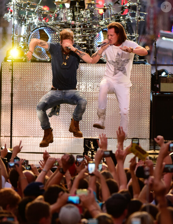 Tyler Hubbard et Brian Kelley - Cérémonie des Country Music Television Awards au Bridgestone Arena de Nashville, Tennessee, le 10 juin 2015.
