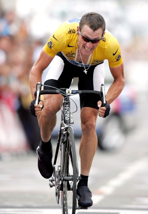 Lance Armstrong dans la montée vers L'Alpe d'Huez le 21 juillet 2004 sur le Tour de France