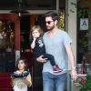 Scott Disick et ses enfants Mason et Penelope à Calabasas, Los Angeles, le 27 avril 2015.
