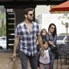 Scott Disick, Kourtney Kardashian et leurs enfants Mason et Penelope à Los Angeles, le 10 mars 2015.