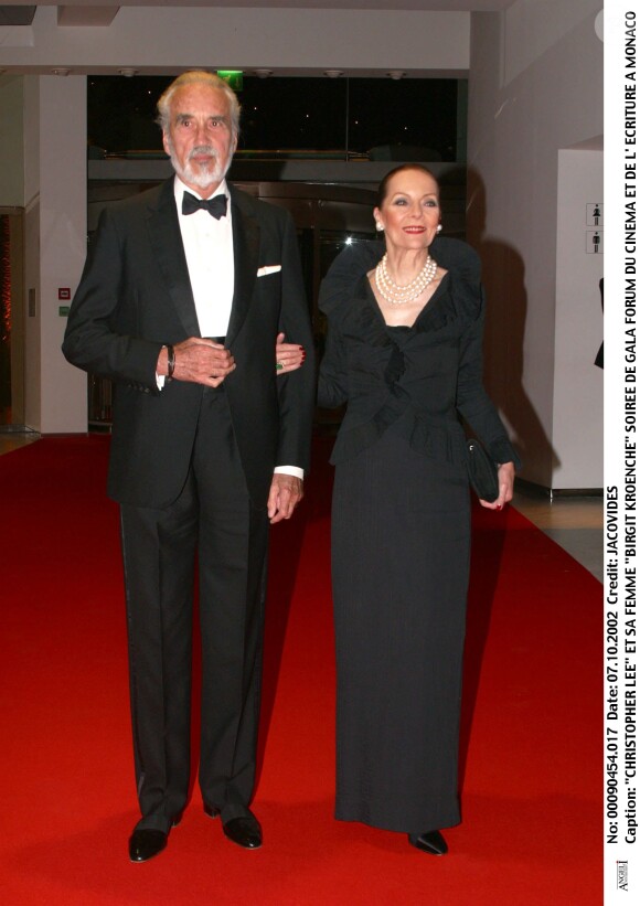 Christopher Lee et sa femme Birgit Kroenche à Monaco en 2002