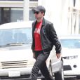  Semi-Exclusif - Robert Pattinson va d&eacute;jeuner au restaurant &agrave; West Hollywood, le 1er juin 2015.&nbsp;  