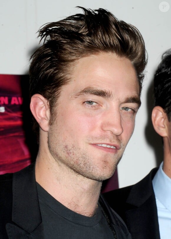Portrait de Robert Pattinson pour la première de "Heaven Knows That" à New York le 18 mai 2015 