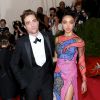 FKA Twigs, Robert Pattinson - Soirée Costume Institute Gala 2015 (Met Ball) au Metropolitan Museum, célébrant l'ouverture de Chine: à travers le miroir à New York. Le 4 mai 2015.  