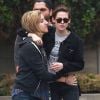 Kristen Stewart et Alicia Cargile sont allées déjeuner avec un ami à Los Angeles, le 25 mai 2015
