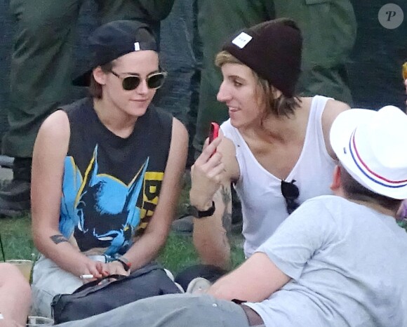Kristen Stewart et sa supposée petite amie Alicia Cargile lors du 3e jour du festival Coachella Valley Music and Arts à Indio, le 19 avril 2015