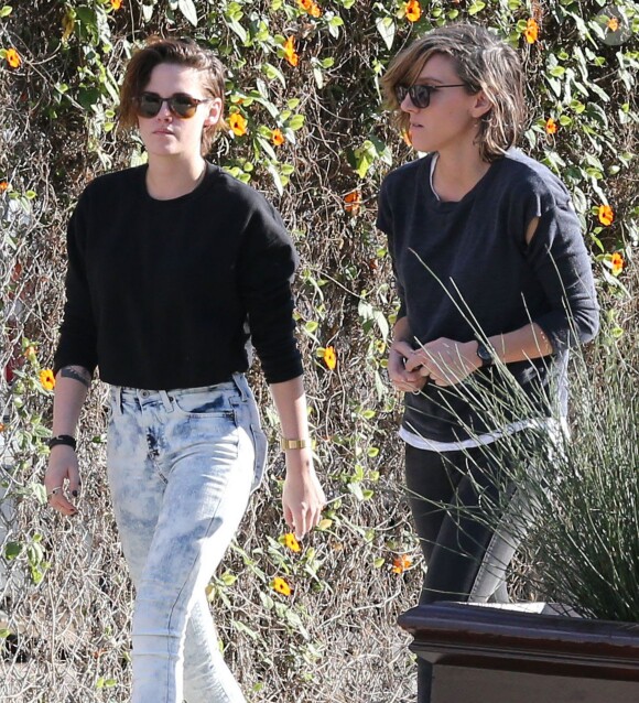Kristen Stewart et Alicia Cargile sont allées prendre un café au Fix à Los Feliz, le 31 janvier 2015. 