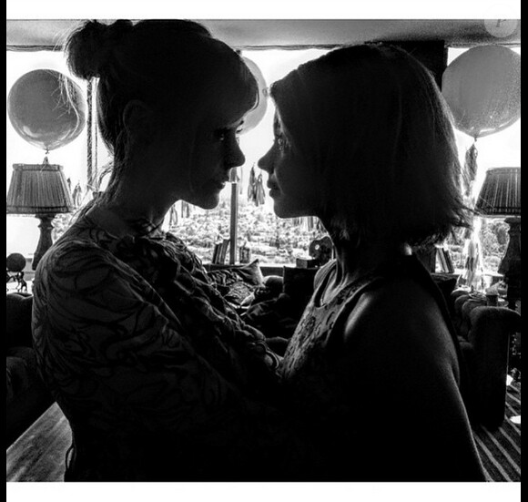 Taylor Swift et Sarah Hyland lors de la baby-shower de Jaime King, sur Instagram le 15 juin 2015