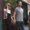 Taylor Swift et son petit-ami Calvin Harris sortent d'un restaurant à New York, le 28 mai 2015 