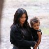 Kim Kardashian, son mari Kanye West, leur fille North et sa soeur Khloe Kardashian visitent le monastère Guéghard, situé à 40 kilomètres de Erevan, le 9 avril 2015.