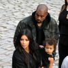 Kim Kardashian, son mari Kanye West, leur fille North et sa soeur Khloe Kardashian visitent le monastère Guéghard, situé à 40 kilomètres de Erevan, le 9 avril 2015.