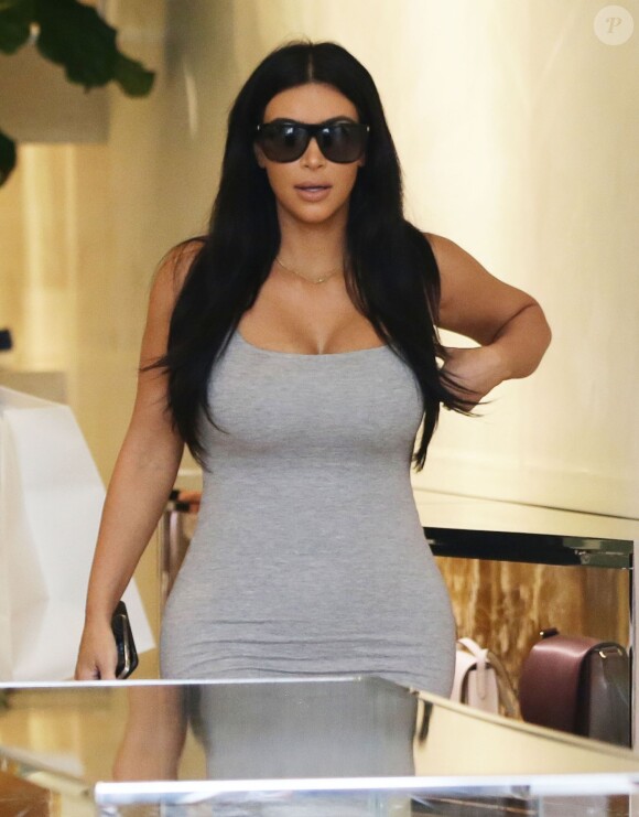 Kim Kardashian (enceinte) va faire du shopping à Beverly Hills. Le 12 juin 2015