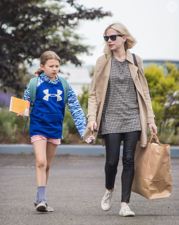 Exclusif - L'actrice Michelle Williams et sa fille Matilda Ledger à Brooklyn le 8 juin 2015.