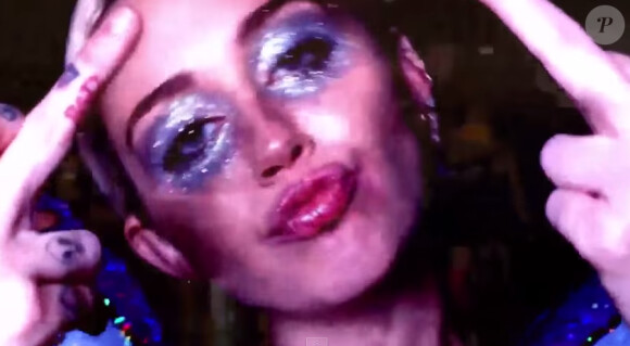 Miley Cyrus dans le clip Bitch I'm Madonna de Madonna