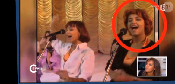 La présentatrice Karine Le Marchand en 1991. Elle était choriste de David Hasselhoff ! - Images diffusées dans l'émission C à vous sur France 5. Juin 2015.