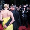 Charlize Theron et Sean Penn - Descente des marches du film "Mad Max : Fury Road" lors du 68e Festival International du Film de Cannes le 14 mai 2015.