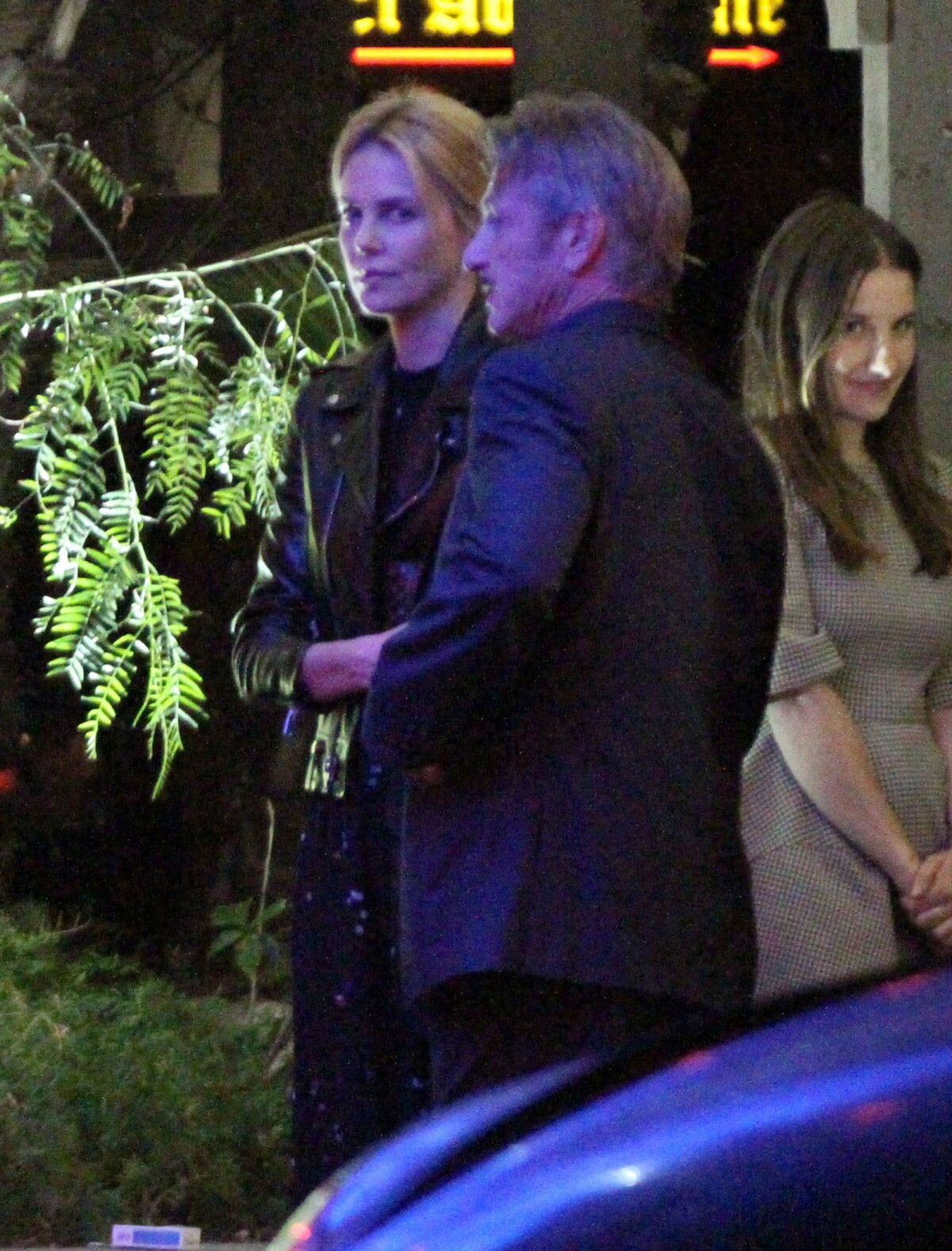 Vidéo Exclusif Sean Penn et sa fiancée Charlize Theron à une soirée