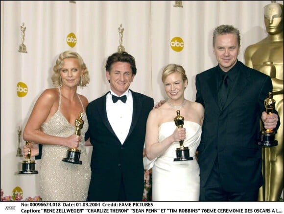 Renée Zellweger, Charlize Theron, Sean Penn et Tim Robbins lors de la cérémonie des Oscars 2004