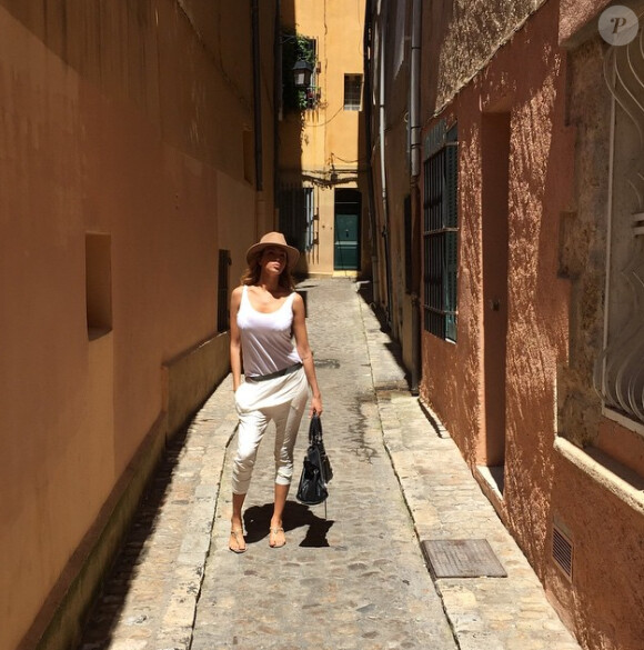 Nabilla : une photo dans une ruelle très similaire à celle postée par son petit ami Thomas Vergara, ce 20 juin 2015