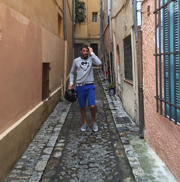 Thomas Vergara : une photo dans une ruelle très similaire à celle postée par sa compagne Nabilla, ce 20 juin 2015