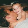 Meadow Walker dans les bras de son regretté papa, l'acteur Paul Walker. La photo a été postée le 21 juin 2015, jour de Fête des pères.