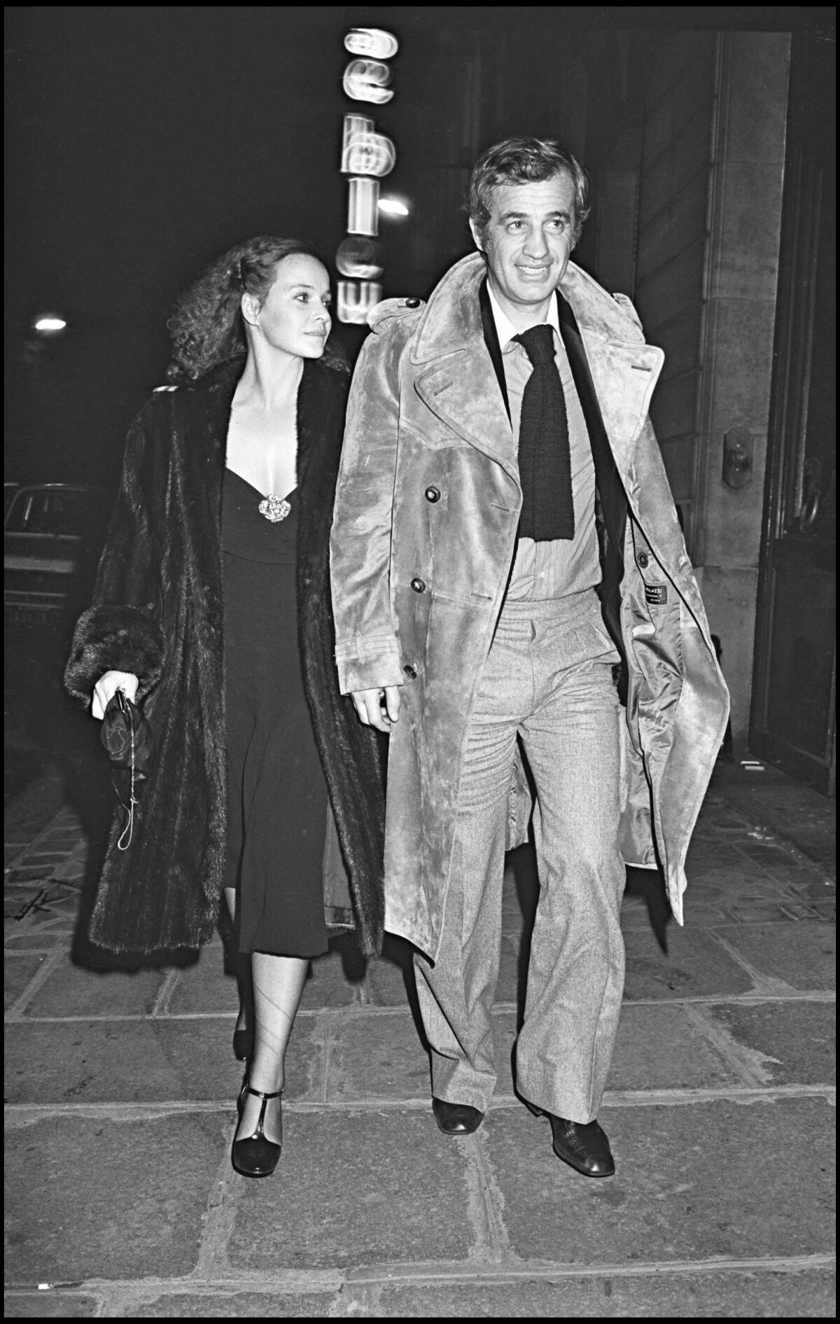 Photo : Jean-Paul Belmondo et Laura Antonelli à Paris le 22 novembre 1975.  - Purepeople