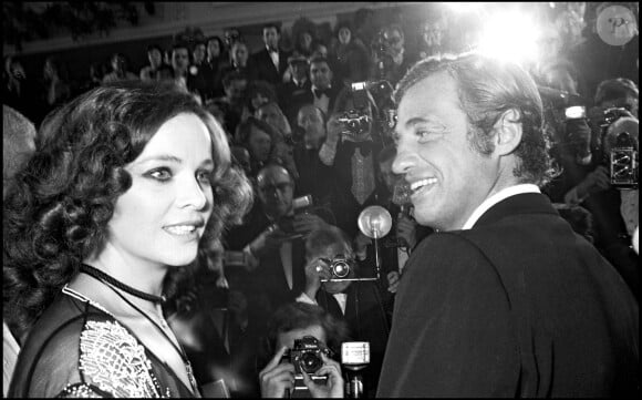 Jean-Paul Belmondo et Laura Antonelli à Cannes en 1974.