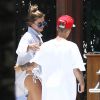 Justin Bieber et Hailey Baldwin surpris au bord d'une piscine à Miami, le 15 juin 2015.