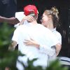 Justin Bieber et Hailey Baldwin surpris au bord d'une piscine à Miami, le 15 juin 2015.