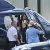 Kim Kardashian et Kanye West prennent un hélicoptère pour se rendre au festival de Glastonbury le 27 juin 2015.