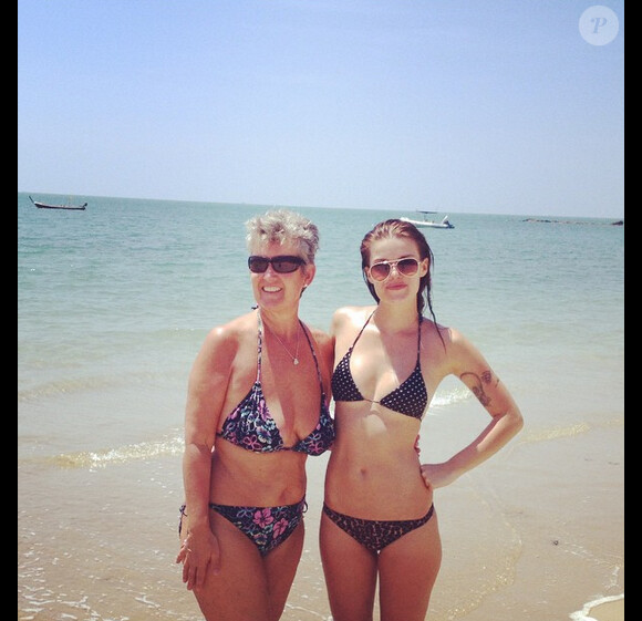 Tamara Belle, la nouvelle copine de Louis Tomlinson à la plage avec sa mère sur Instagram