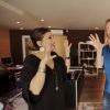 Gad Elmaleh et LiMa Project - Image tirée du vidéo-clip de La Danse de la joie (Lalala) sur Youtube.