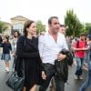 Exclu : Jean Dujardin et sa compagne Nathalie Péchalat enceinte à l'inauguration du cinéma communal Jean Dujardin à Lesparre-Médoc accompagné de ses parents le 27 juin 2015. Un jour spécial.