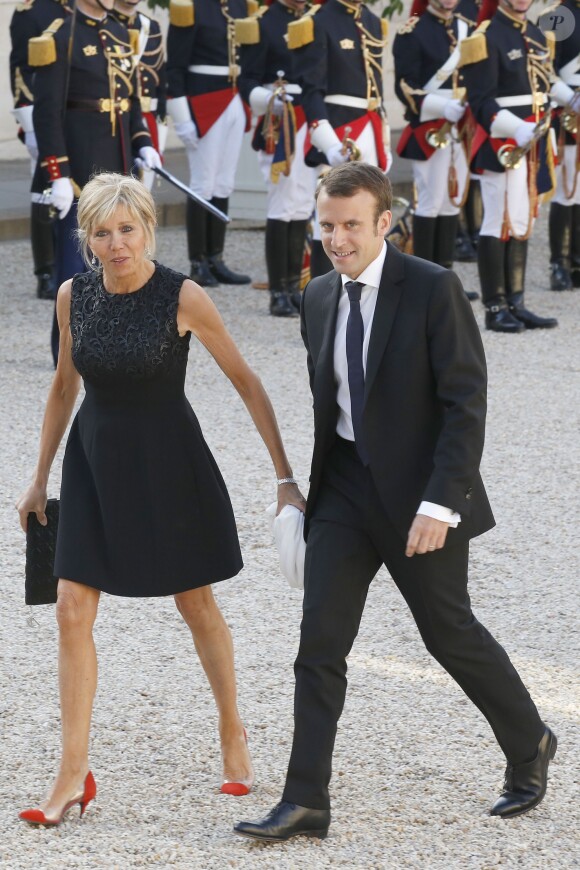Emmanuel Macron et sa femme Brigitte Trogneux - Dîner d'Etat en l'honneur du Felipe VI et la reine Letizia d'Espagne, reçus par François Hollande, président de la République française, au Palais de l'Elysée à Paris le 2 juin 2015.