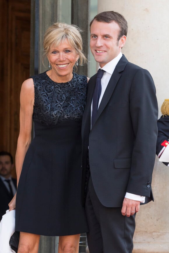 Le ministre Emmanuel Macron et sa femme Brigitte Trogneux - Dîner d'Etat en l'honneur du Felipe VI et la reine Letizia d'Espagne, reçus par François Hollande, président de la République française, au Palais de l'Elysée à Paris le 2 juin 2015.