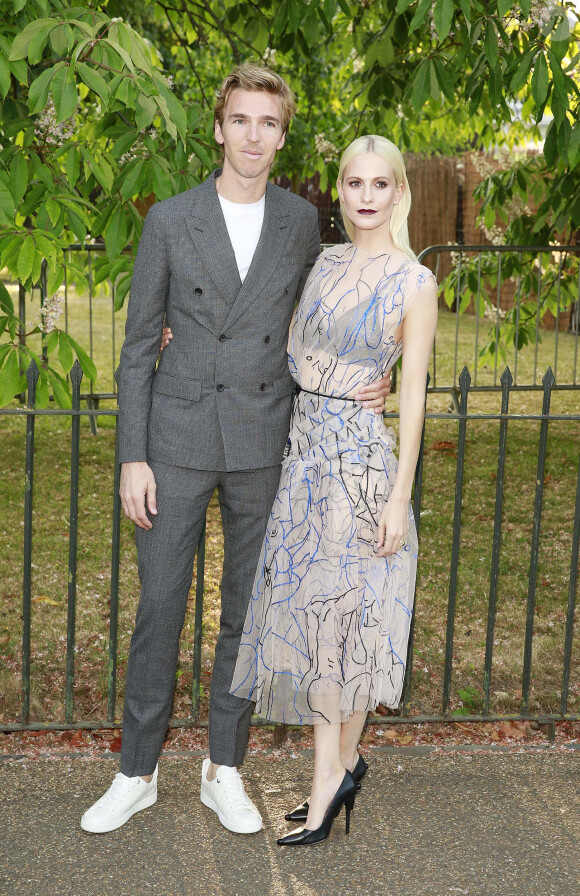 James Cook et Poppy Delevingne assistent à la Summer Party 2015 de la Serpentine Gallery, aux jardins de Kensington. Londres, le 2 juillet 2015.