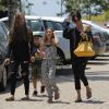 Brooke Burke va déjeuner au restaurant avec ses enfants Neriah, Sierra et Shaya à Malibu, le 5 juin 2015.