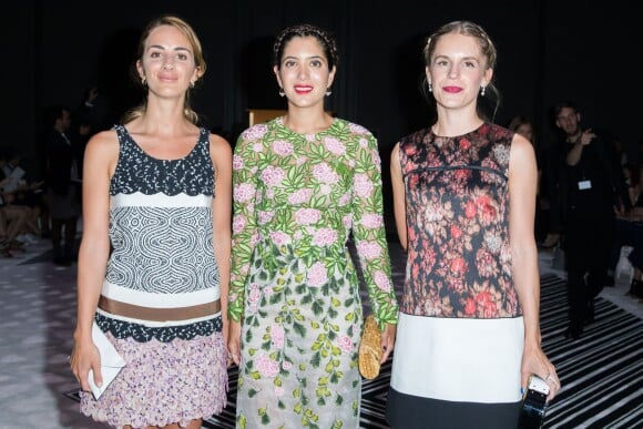 Alexia Niedzielski, Noor Farès et Eugénie Niarchos au défilé de mode Giambattista Valli, collection Haute Couture automne-hiver 2015-2016 à Paris, le 6 juillet 2015.
