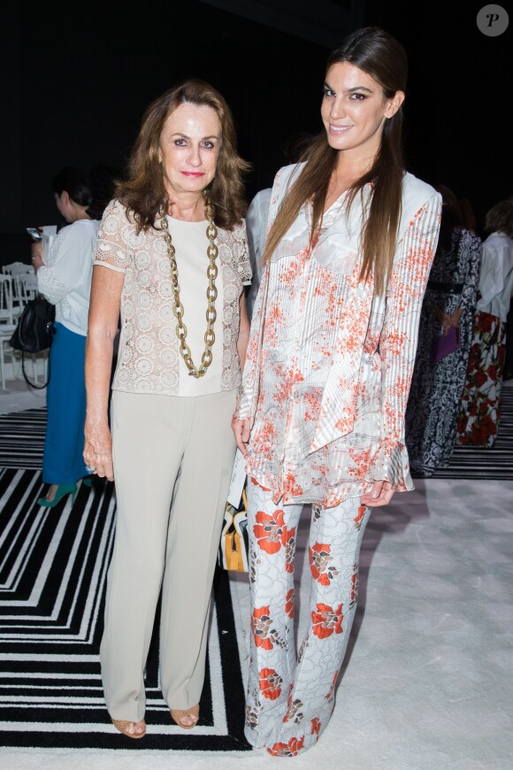 Georgina Brandolini d'Adda et sa fille Bianca au défilé de mode Giambattista Valli, collection Haute Couture automne-hiver 2015-2016 à Paris, le 6 juillet 2015.