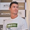 Christiano Ronaldo au Maru Cube du Marunouchi Building à Tokyo, où il a présenté avec le sourire le 8 juillet 2015 son SixPad de chez MTG