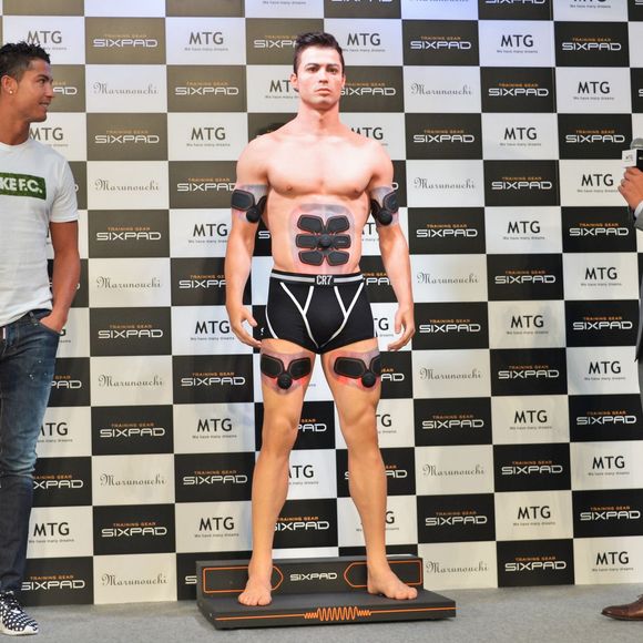Christiano Ronaldo au Maru Cube du Marunouchi Building à Tokyo, où il a présenté le 8 juillet 2015 son SixPad de chez MTG