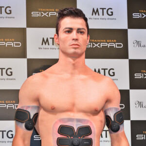 Christiano Ronaldo au Maru Cube du Marunouchi Building à Tokyo, où il a présenté le 8 juillet 2015 son SixPad de chez MTG