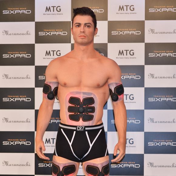 Christiano Ronaldo au Maru Cube du Marunouchi Building à Tokyo, où il a présenté le 8 juillet 2015 son SixPad de chez MTG
