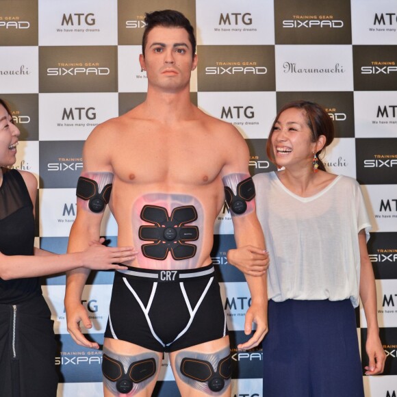 Christiano Ronaldo au Maru Cube du Marunouchi Building à Tokyo, où il a présenté le 8 juillet 2015 son SixPad de chez MTG