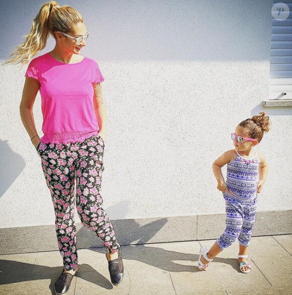 Emilie Nef Naf et Maëlla : Mêmes imprimés, même pose... Telle mère telle fille !