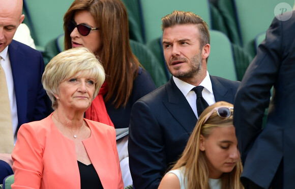 David Beckham avec sa mère Sandra à Wimbledon le 9 juillet 2015